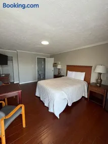 Fairway Inn - Image 1