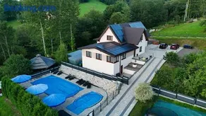 WILLA NA WYŁĄCZNOŚĆ 12 os BIESZCZADY z Salą Imprezową, Jacuzzi, Sauną, Balią Zewnętrzną oraz 2 baseny z podgrzewaną wodą - Rezydencja Matiaszówka - Image 1