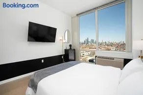 Empire State View - Luxury Apt - Shuttle to NYC - Image 2