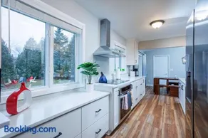 Marina Cottage by Simple Life Rentals - Image 1