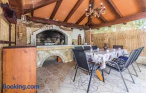 Two-Bedroom Holiday Home In Medulin - Image 4
