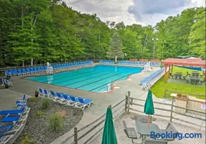 Lake Hideaway - Pool Access, Hot Tub, Game Room, Firepit - Image 3