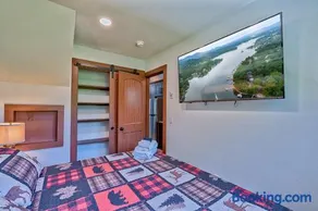 Retreat on the Lake - Image 2