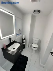 Luxurious, newly renovated retreat - Image 2