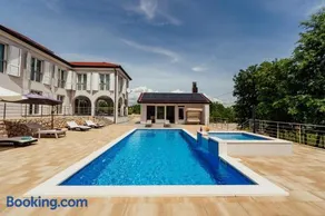 Luxury villa La Perla with heated pool - Image 3
