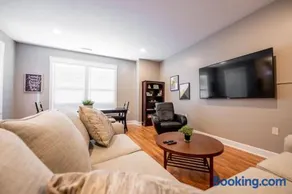 Perfect Downtown Location - 3BR - Private Garage - Family Friendly - Image 3