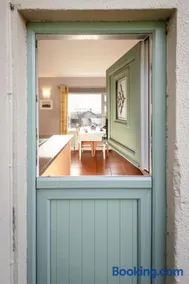 Summerfield Lodge Garden Cottage - Image 4