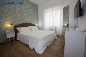 Comfy Vatican Suite - Image 5