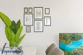 Cozy 2 Bedroom Apt at Waterloo - Image 2