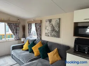 Andreas Riverside Retreat at 7 Lakes Country Park - Image 4