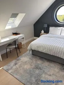 Beyren House Guest Suite - Image 3