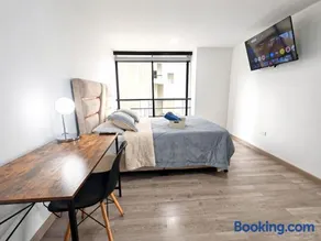 Apartamento amplio frente a Santo Tomás con parqueadero privado y wifi - Image 2