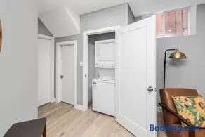 Cozy Spacious 2BR Suite with Parking & Wi-Fi - Image 4