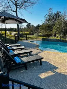 Beautiful 30 Acre, Retreat, Pool 5 rooms 9 beds Sleeps 16 - Image 1