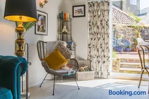 Abode in Sandwich - Image 2