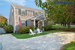 Modern Saltbox in Edgartown Village - Image 1