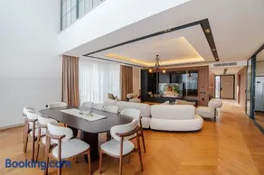 6-Bedroom Villa with Sauna & Pool - Image 2