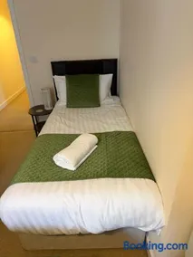 Beautiful 2 bedroom apartment in lawley village - Image 5