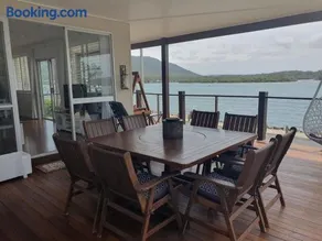 Sensational Waterfront Apartment - Image 4