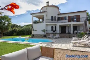 Voll ausgestattete weiträumige Villa mit Terrasse, Pool und Grill | Strandblick - Image 2