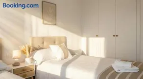 Luxury 3BR apartment with POOL & FREE parking - Image 4