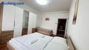 Pingvin Cukrászda Apartman - Image 3