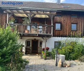 Espléndido apartamento vacacional ideal para familias con barbacoa y jardín | Vistas al jardín - Image 2