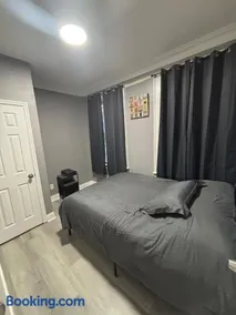 Modern 2 bedroom apartment near Newark Airport - Image 4