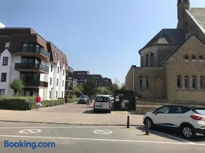 Modern appartement met zeezicht en een gratis parkeerplaats - Image 5