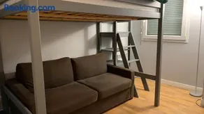 Quiet in Poissy city center for work or family stay - Image 2