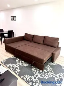 Beautiful Cozy Walkout Basement Apartment - Image 2