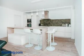 Modern 2 Bed with Garden - Bridel - Image 2