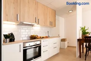 La flama del Ter, un loft preciós amb pati privat i estufa de flames - Image 2