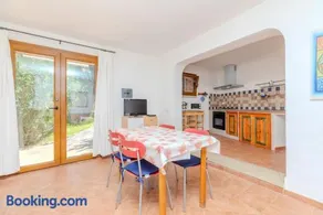 Green Oasis - 2 Min Walk from Cala Girgolu - Image 1