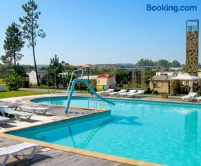 Bungalow with Shared Pool in Pataias + 30 m² + Pool. - Image 1
