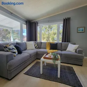 Lazy Lake chalet - Lakeside paddle - Image 3