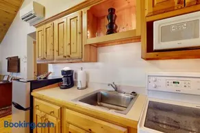 Quaint dog-friendly cabin getaway with firepit, AC, kitchen, & hiking - Image 5