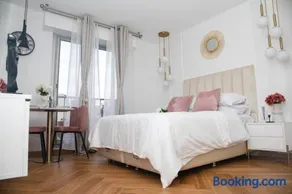Paris' Premium Romantic Studio - Image 4