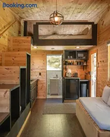 Writer's Retreat - Secluded Getaway, Hot Tub, and Stargazing Deck - Image 4