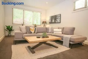 22 Riverside - Image 3