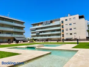 NEW! Apartamento con 2 piscinas, parque infantil, a 1 min de la playa - Image 1