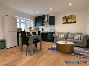 Beautiful luxurious entire flat free parking - Image 2