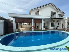 Seri Botani Private Pool Villa 5BR - Image 1