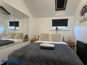 Glowstay 2 - Image 4