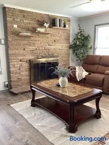 Sherman Executive Home Fast WiFi for 7 Guests - Image 3