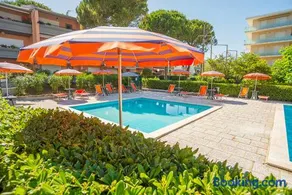 Trilocale fronte mare con piscina condominiale - Image 2