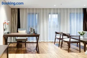Jiayoulong Hotel, Chenggong District, Kunming - Image 1