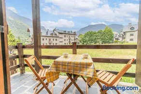 Charming Pyrenean Flat with Terrace, Views & Pool - Image 1