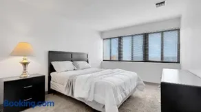 PP 1203 Corporate 1br, Pool, Free Parking, Gym - Image 2