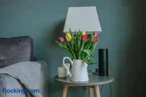 Luxury 3-Bed Apartment - Spacious, Stylish Stay - Image 3